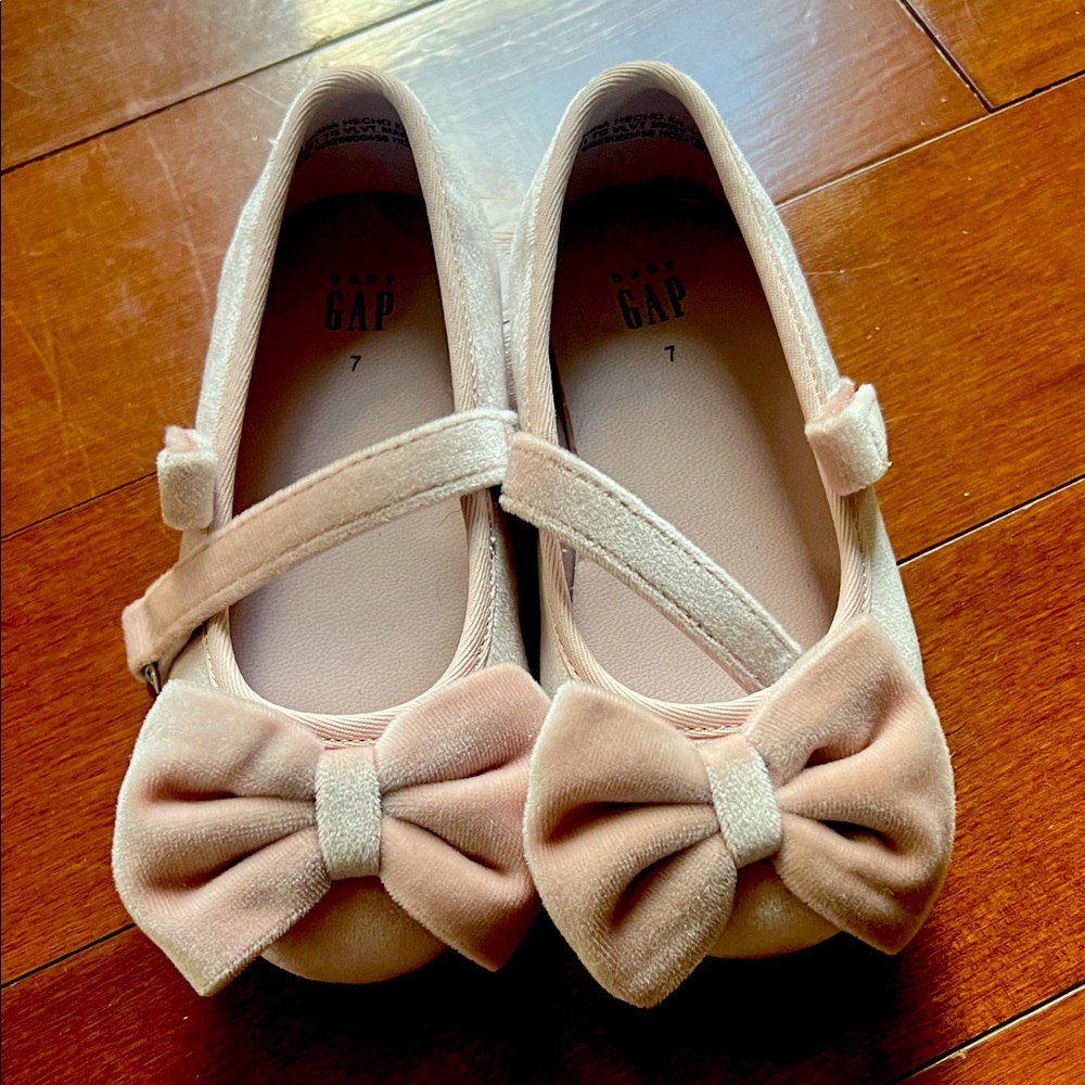 GAP Kids Blush Pink Velvet Ballet Flats with Bow Size 7